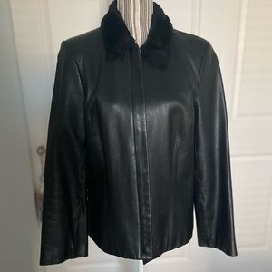 Beautiful straight cut leather jacket with faux fur collar